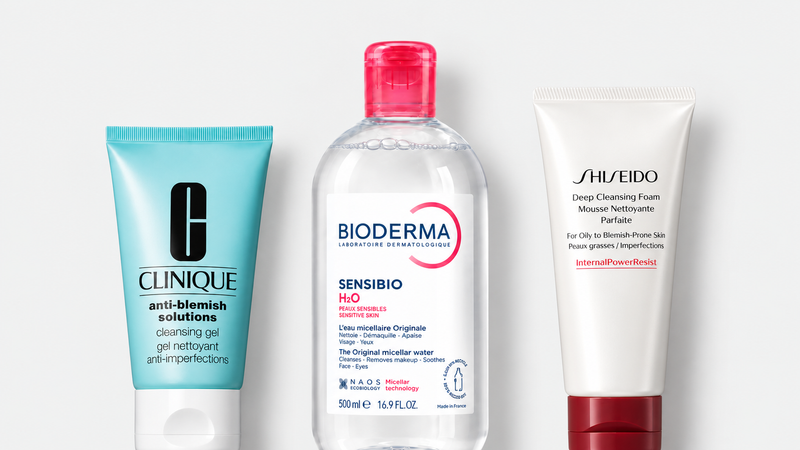 Odličování a čištění pleti — Clinique Anti-Blemish Solutions 125 ml, BIODERMA Sensibio H2O 500 ml, Shiseido Essentials Deep Čisticí pěna 125 ml; tři produkty na světlém šedém pozadí