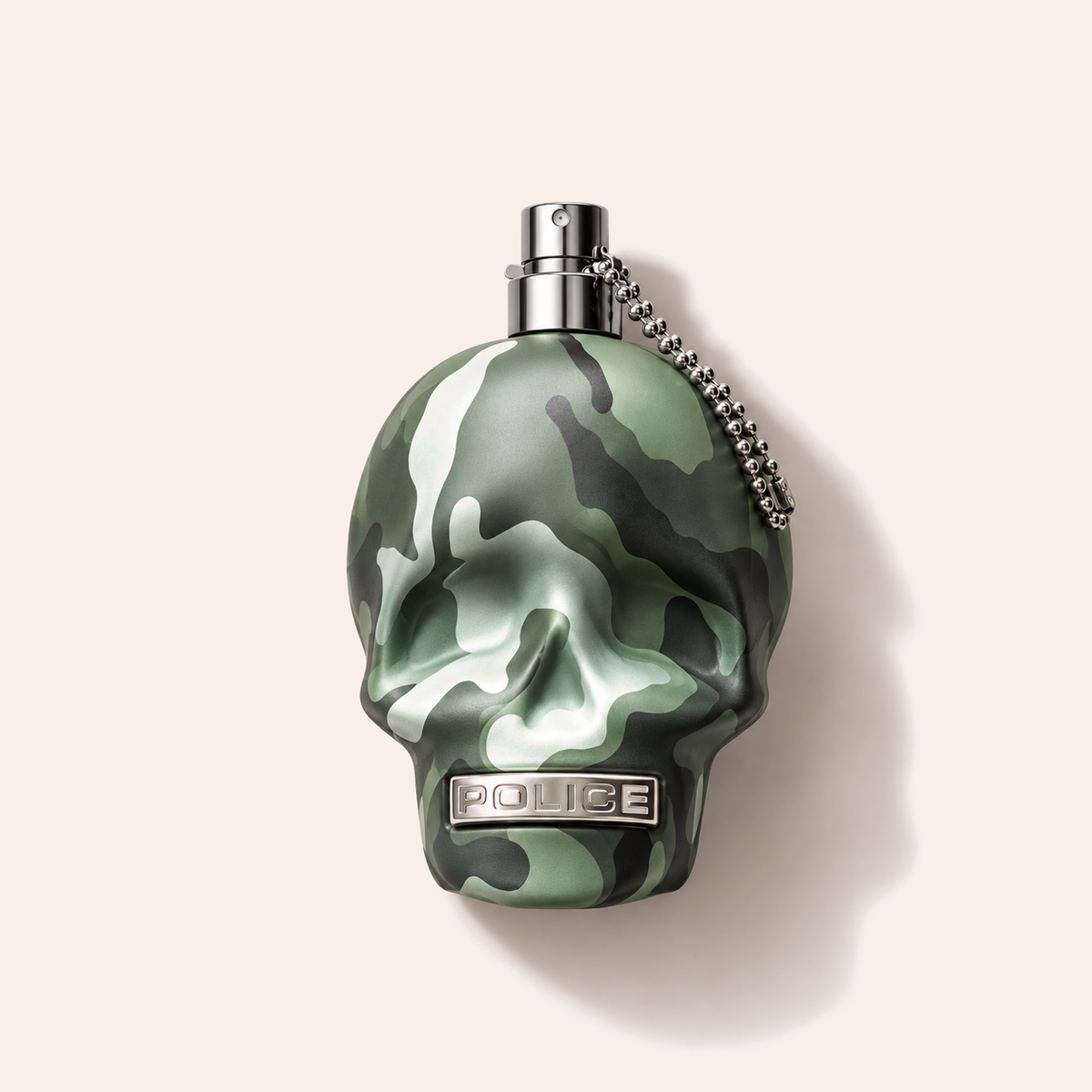 Police To Be Camouflage EDT 125 ml, flakon vleže na béžovém pozadí – MrRizz