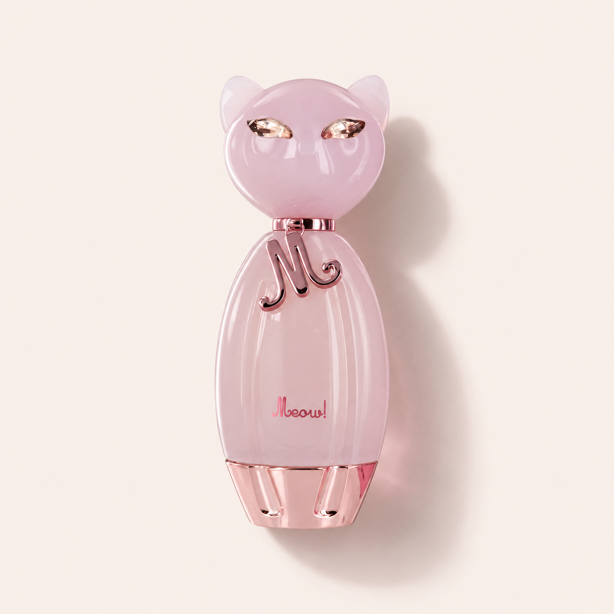 Flakon Katy Perry Meow EDP 100 ml na pudrově růžovém pozadí – MrRizz
