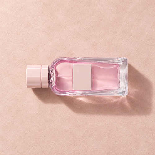 Abercrombie & Fitch First Instinct EDP 30 ml – parfém v prostředí, pohled shora s bočním stínem