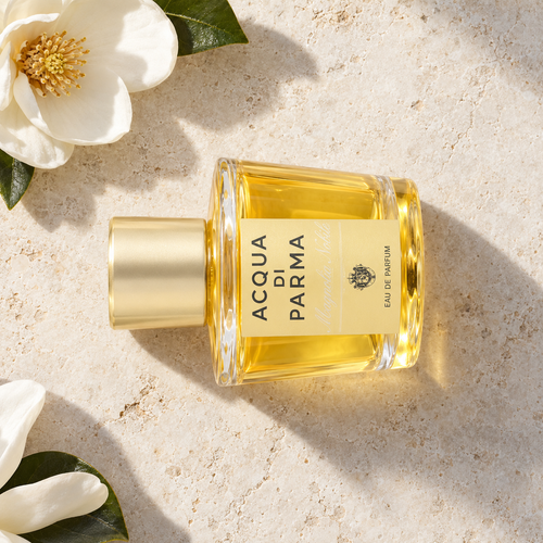 Acqua di Parma Le Nobili Magnolia Nobile EDP 50 ml – parfém v prostředí, pohled shora s bočním stínem