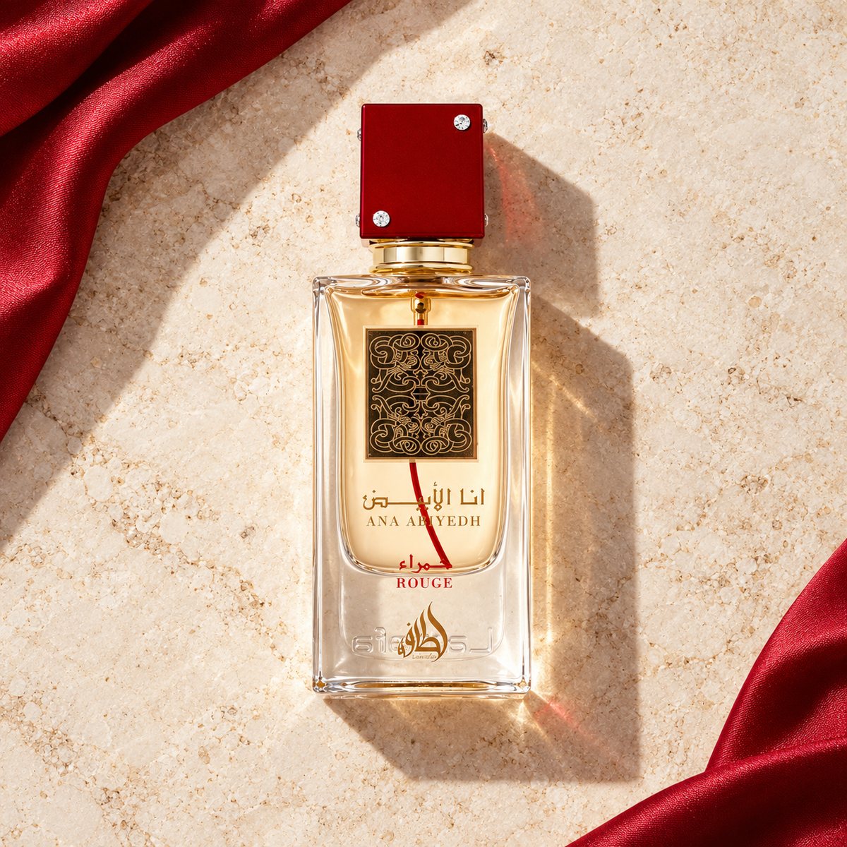 Lattafa Ana Abiyedh Rouge EDP 60 ml – parfém v prostředí, pohled shora s bočním stínem