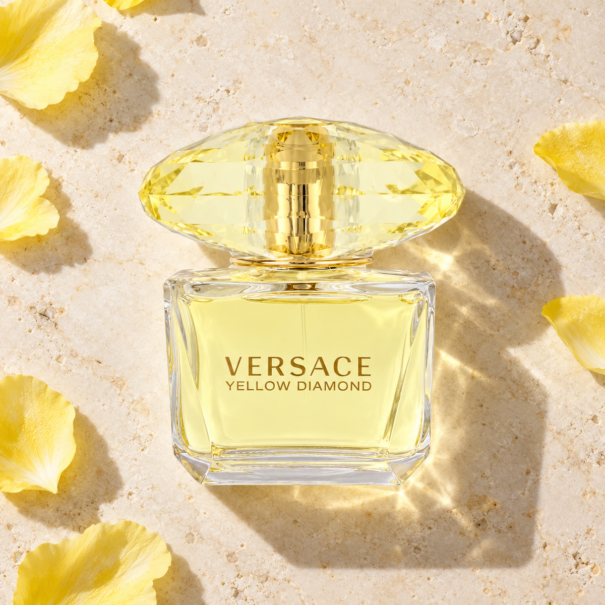 Versace Yellow Diamond EDT 90 ml – parfém v prostředí, pohled shora s bočním stínem