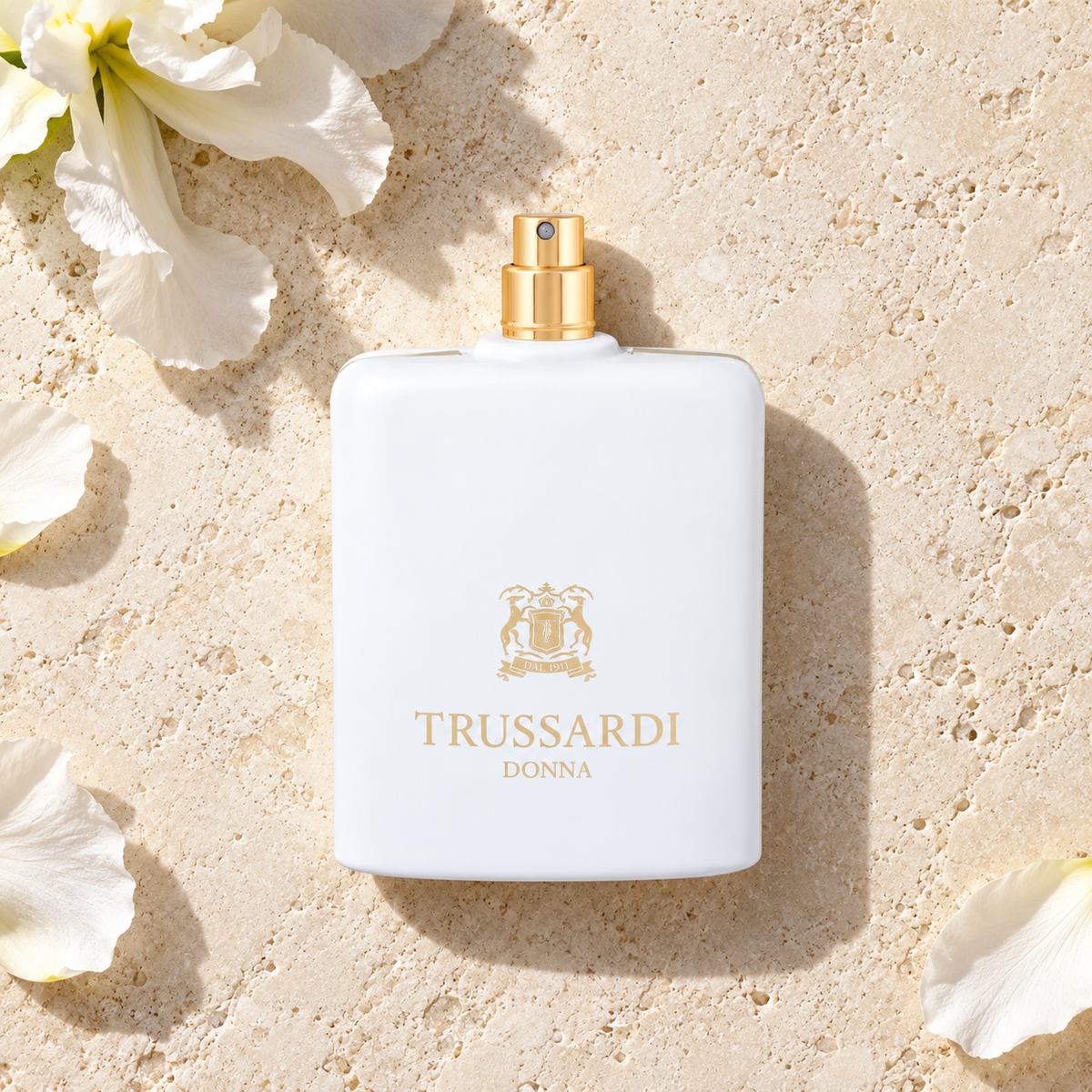 Trussardi Donna 2011 100 ml – parfém v prostředí, pohled shora s bočním stínem