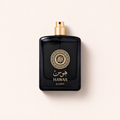 Černý flakon New Brand Parfums Oriental Hawas Glory EDP 100 ml se zlatým rozprašovačem na světlém pozadí – MrRizz