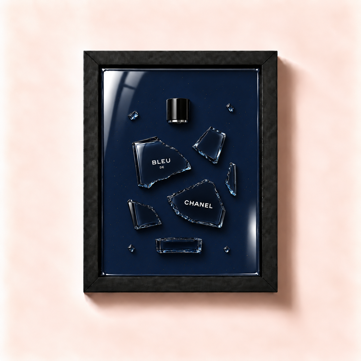 Parfémový obraz Chanel Bleu de Chanel EDP v černém rámu – ilustrační fotografie