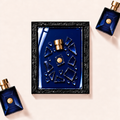 Parfemovy obraz Versace Pour Homme Dylan Blue v cernem ramu - ilustracni fotografie