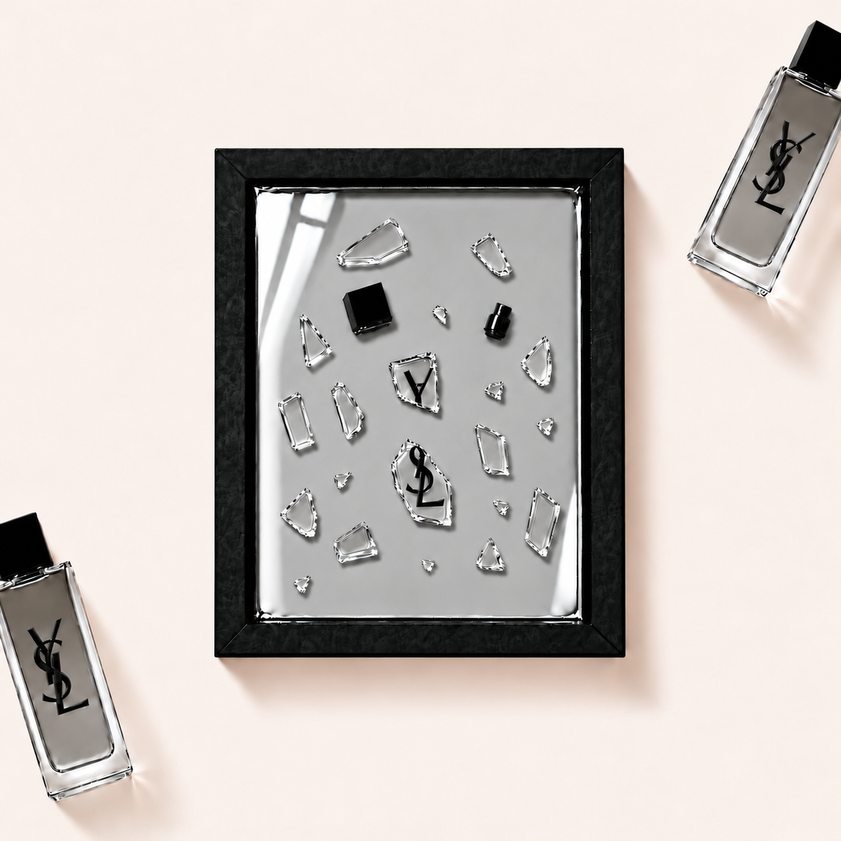 Parfémový obraz YSL MYSLF EDT Intense v černém rámu – profesionální ilustrační fotografie