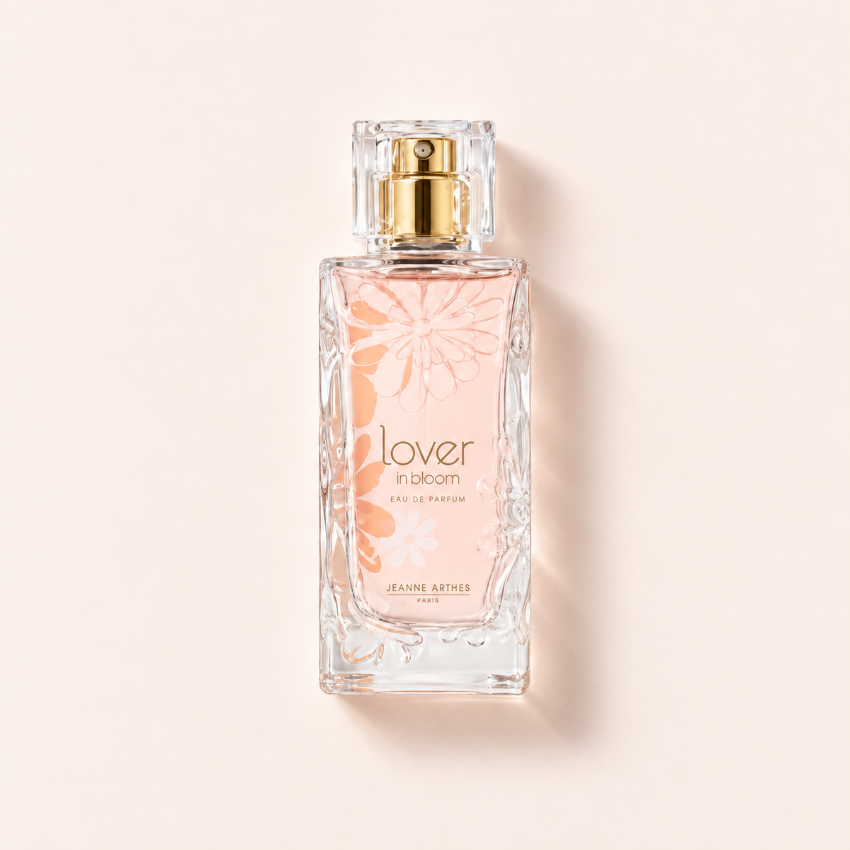 Flakon Jeanne Arthes Lover In Bloom EDP 50 ml na béžovém pozadí – MrRizz