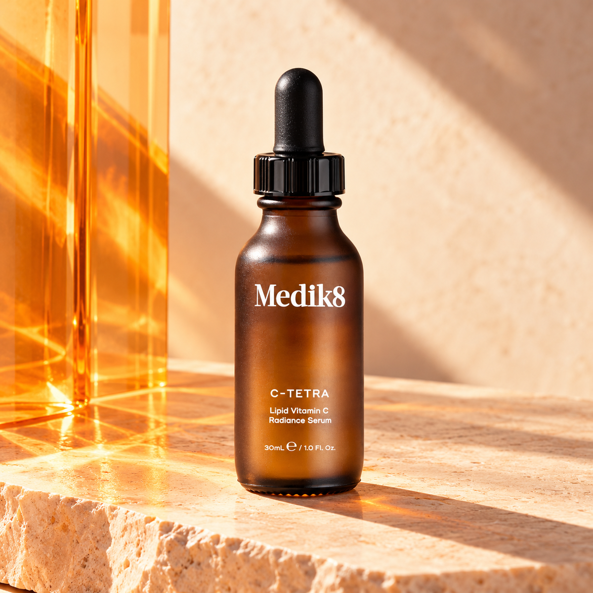 Medik8 C-Tetra Lipid Vitamin C Radiance Serum 30 ml – atmosférická fotografie – MrRizz