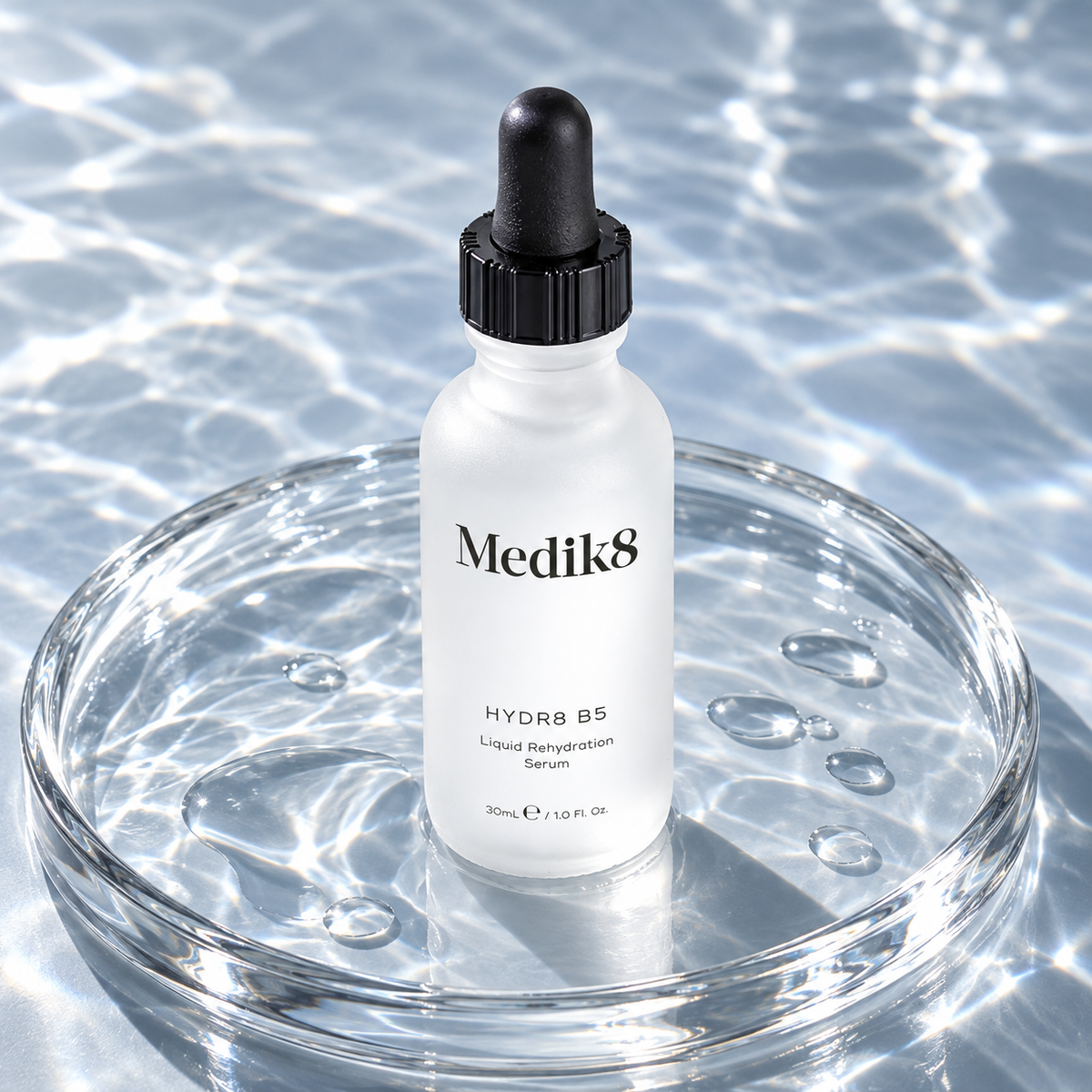 Medik8 Hydr8 B5 Liquid Rehydration Serum 30 ml – atmosférická fotografie – MrRizz